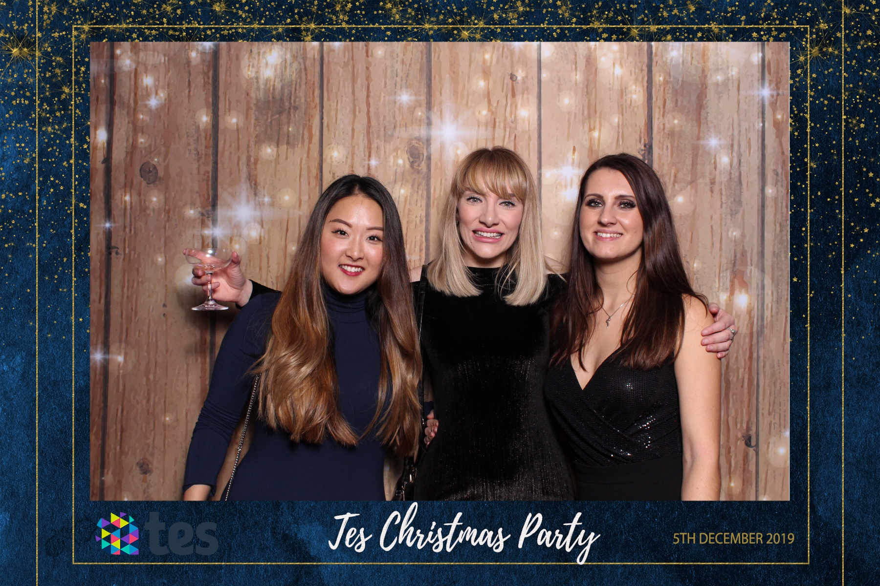 Tes Christmas party  | View more photos from the event at gallery.magicimages.uk/u/MagicImages/Tes-Christmas-party